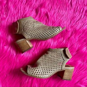 Steve Madden Sonjja Leather Heels